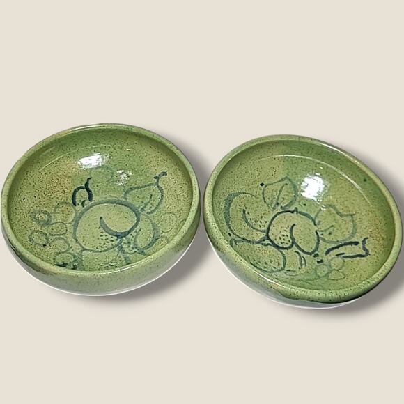 2 Vintage Art Pottery Bowls Hand Signed Wynonna '88 Green Blue 5.25" - Picture 1 of 7